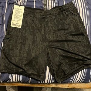 Lululemon Mens Pace breaker 7 inch